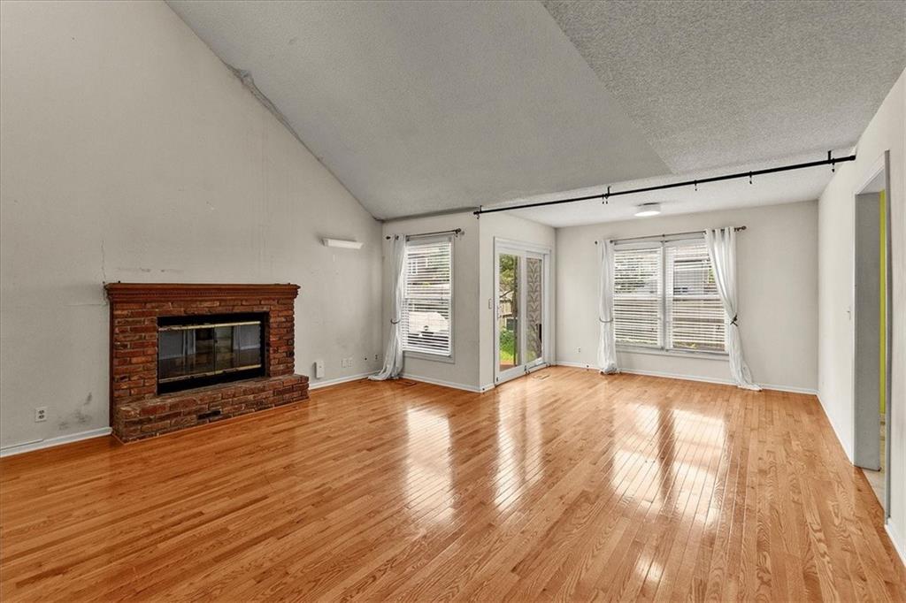 Photo 4 of 11635 Garnett Street