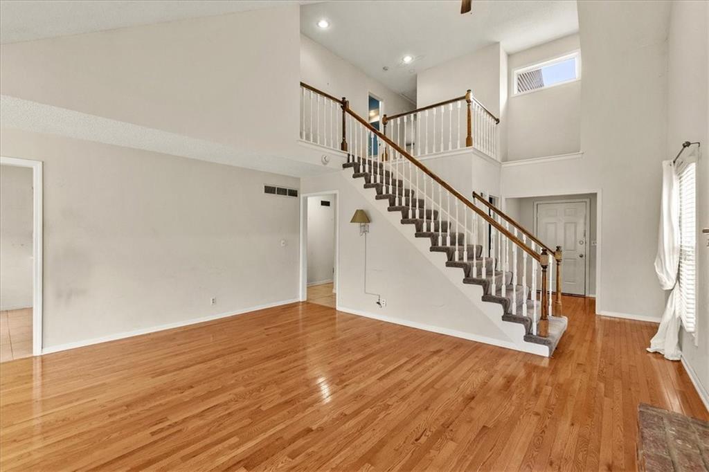 Photo 5 of 11635 Garnett Street