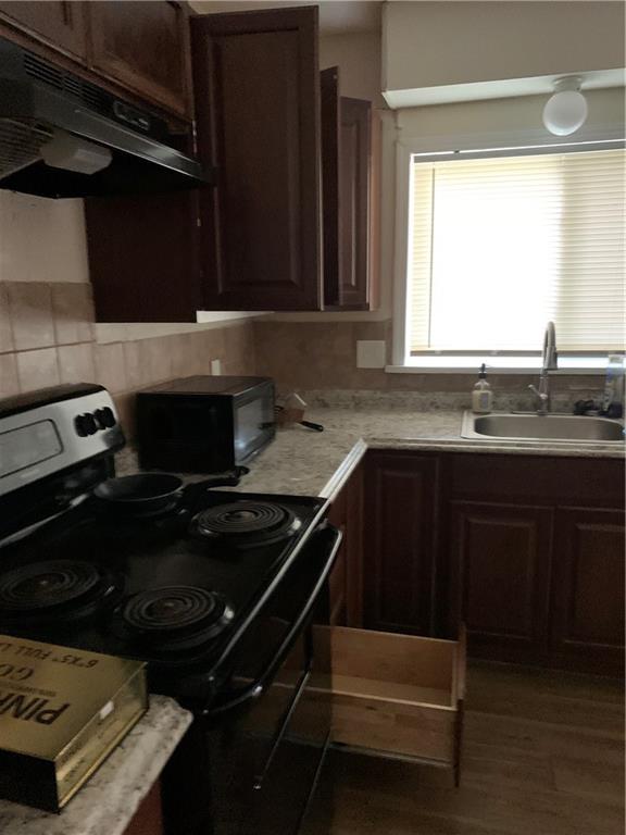 Photo 4 of 11718 Fuller Avenue