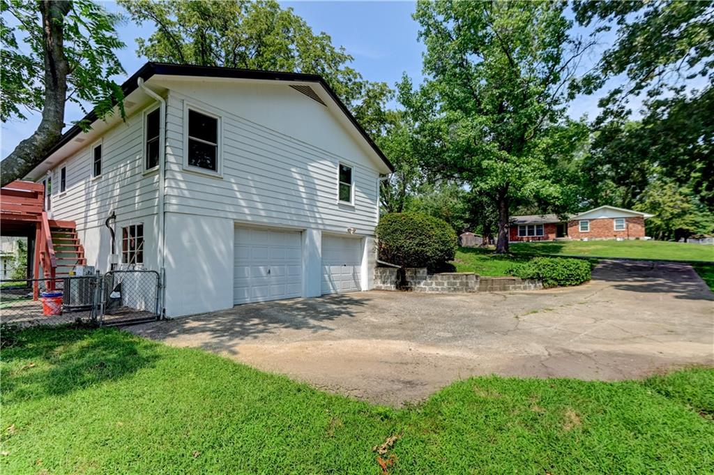 Photo 3 of 2820 Berry Lane
