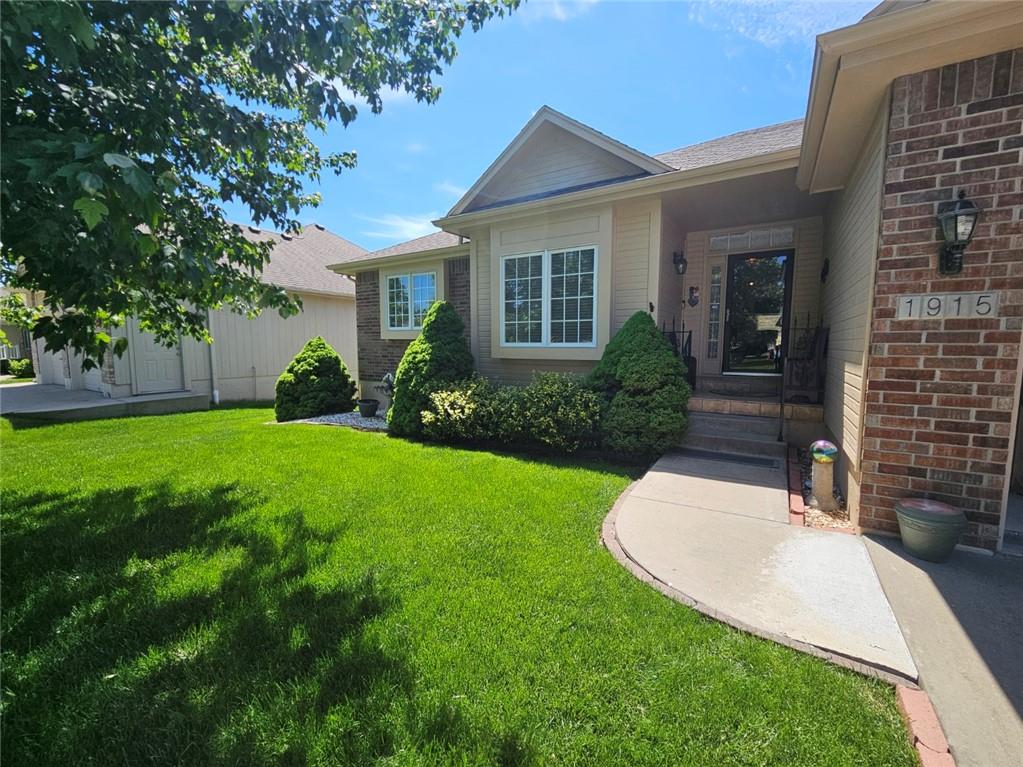 Photo 5 of 1915 Meadowlark Drive