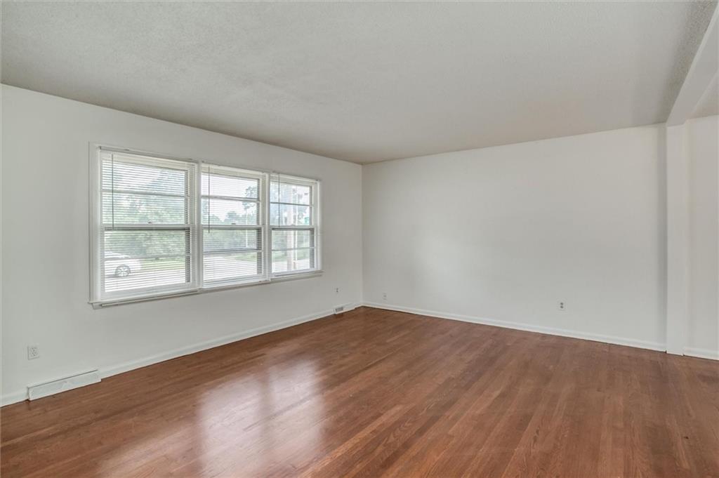 Photo 4 of 439 E Whittier Street