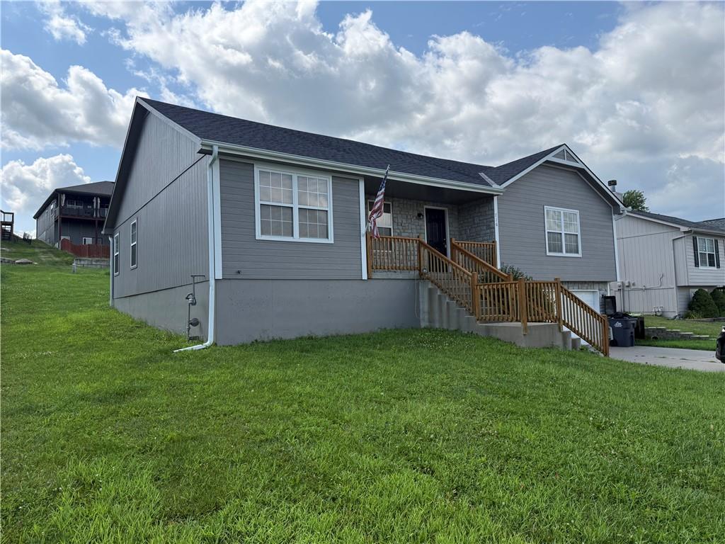 Photo 2 of 716 SW Brome Drive