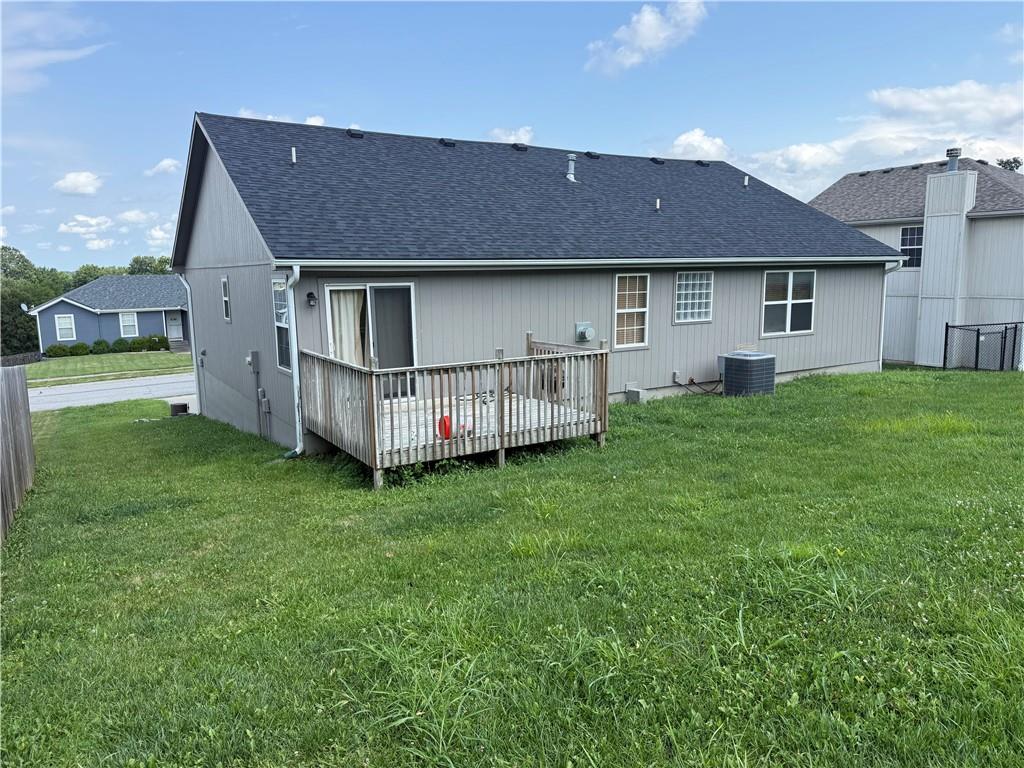 Photo 3 of 716 SW Brome Drive