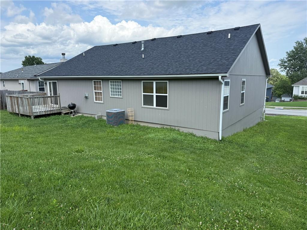 Photo 4 of 716 SW Brome Drive
