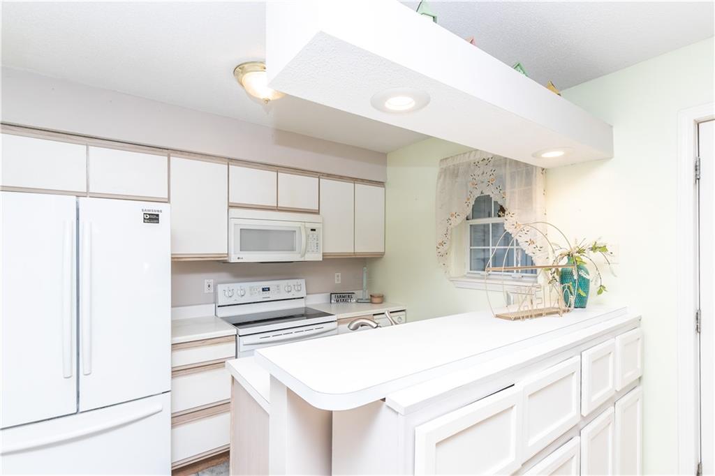 Photo 6 of 2330 NE 68th Street #1
