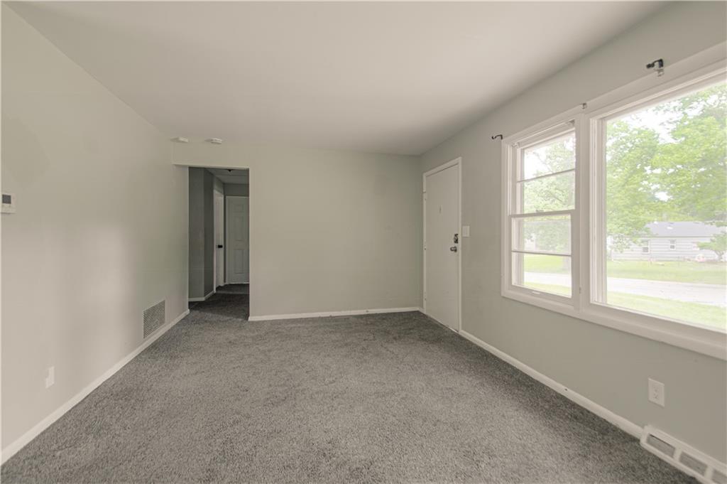 Photo 5 of 11210 Donnelly Avenue