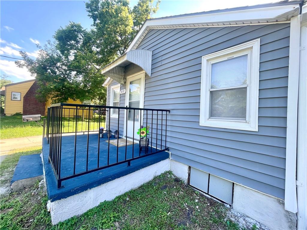 Photo 2 of 810 N Grand Avenue