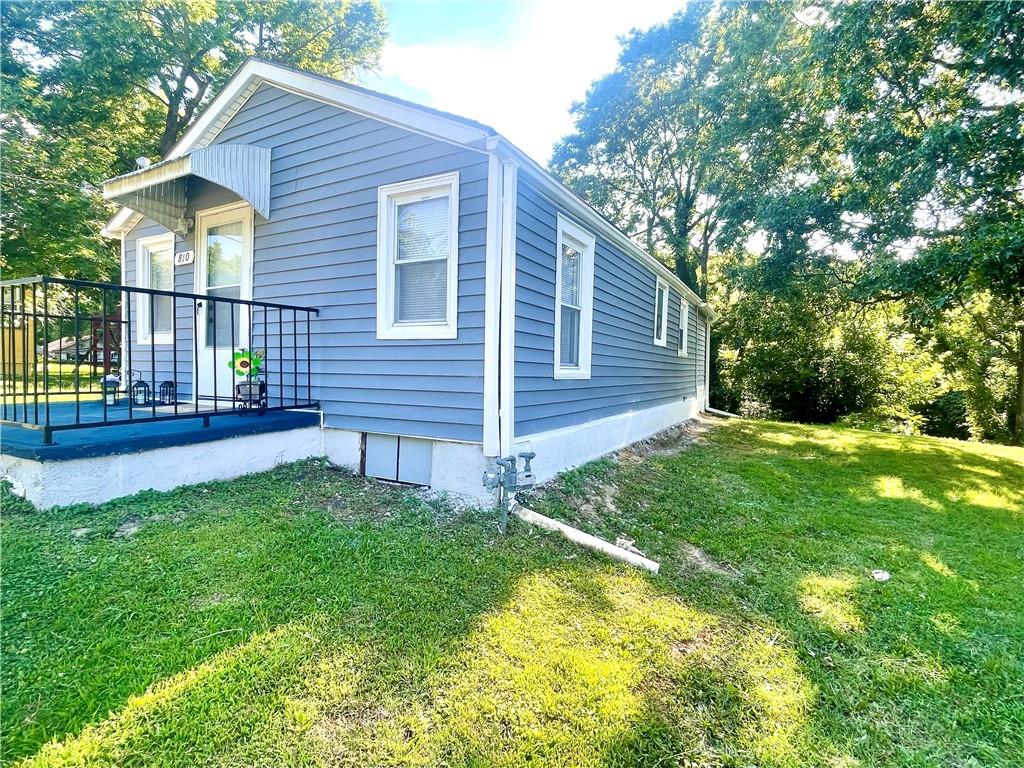 Photo 4 of 810 N Grand Avenue