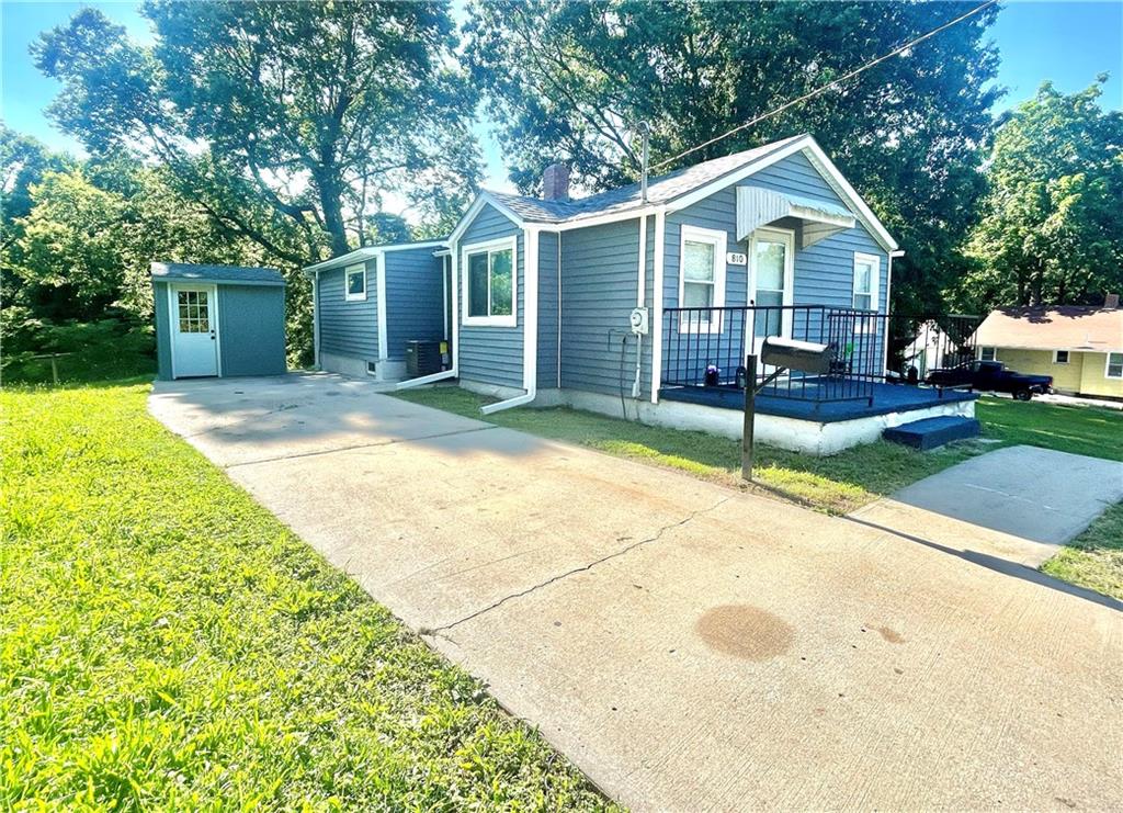 Photo 6 of 810 N Grand Avenue