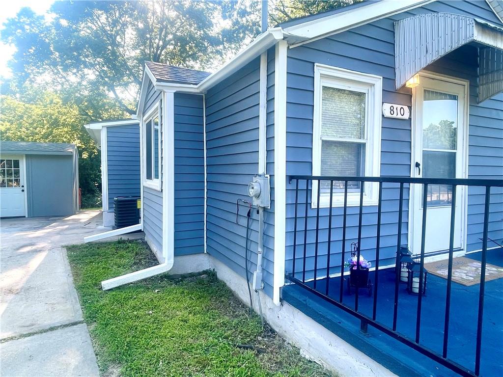 Photo 7 of 810 N Grand Avenue