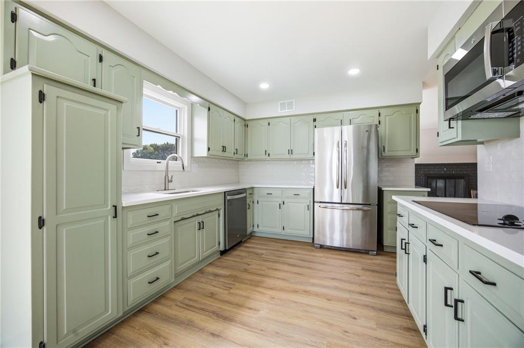 Photo 6 of 16101 Cantrell Road
