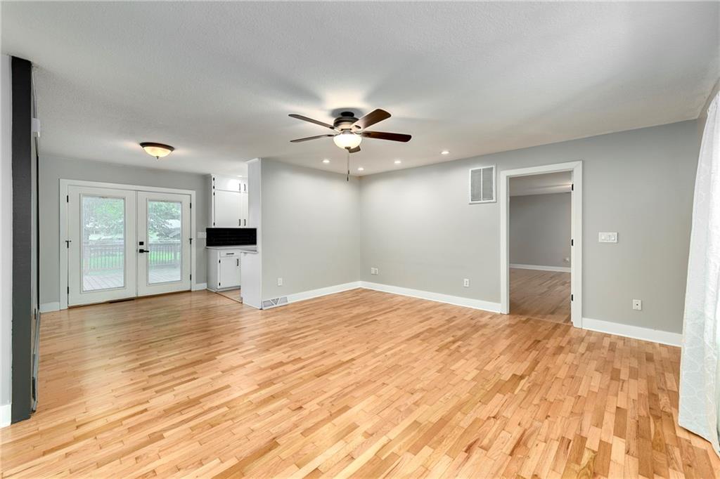 Photo 5 of 11 Crestview Drive
