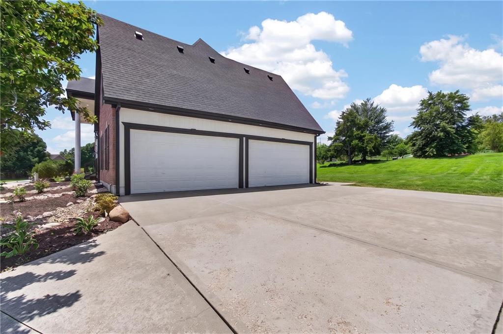 Photo 2 of 20 SE Meadowbrook Drive