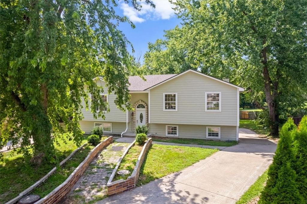 Photo of 318 SE Bent Tree Drive