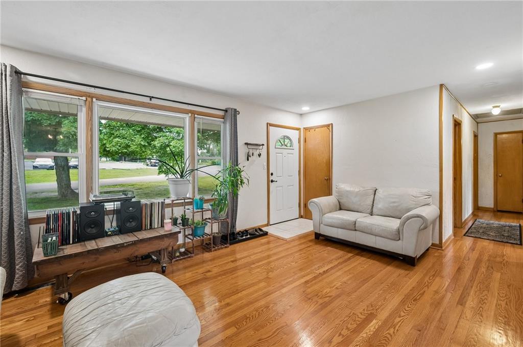 Photo 3 of 3603 S Claremont Avenue
