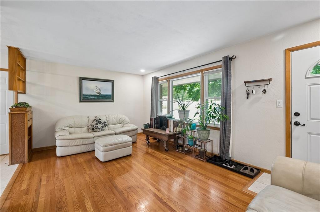 Photo 4 of 3603 S Claremont Avenue