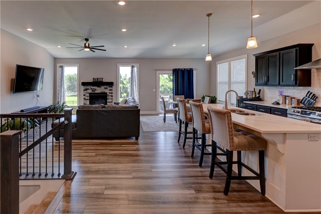 Photo 5 of 1821 NE Ravenwood Drive