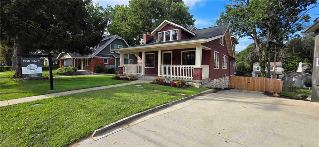Photo of 300 E. 75th Street in Kansas City, MO