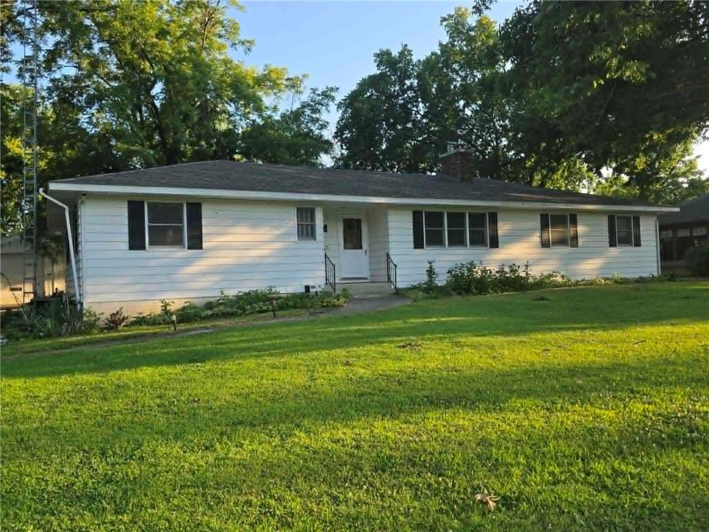 Photo of 208 E Bodine Avenue