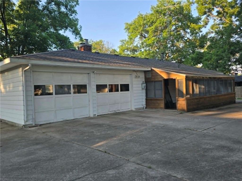 Photo 4 of 208 E Bodine Avenue