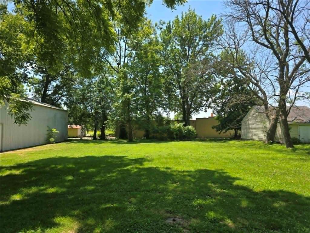 Photo 6 of 208 E Bodine Avenue