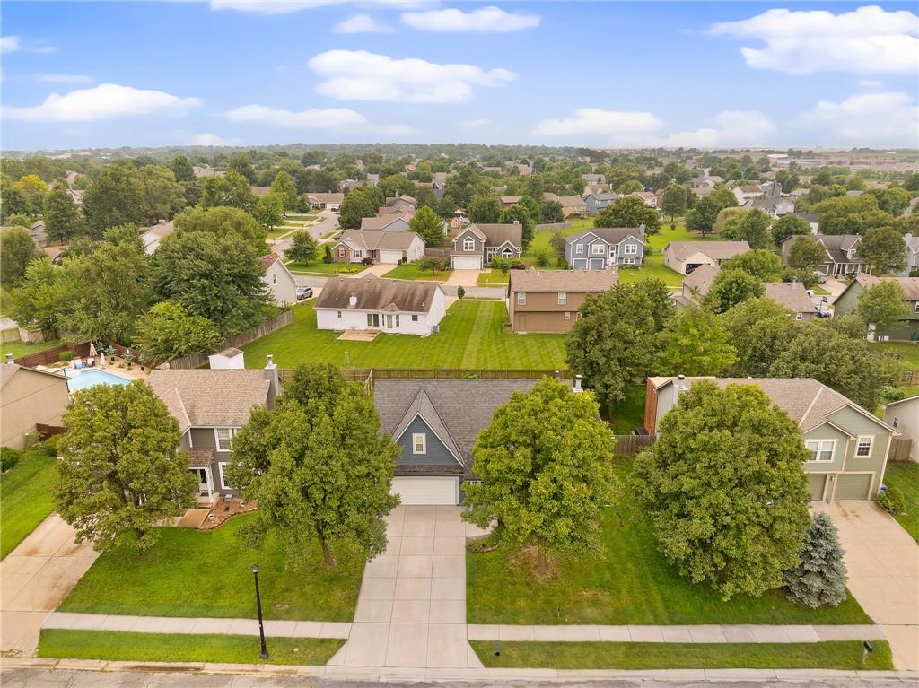 Photo 4 of 433 W Bluebird Street