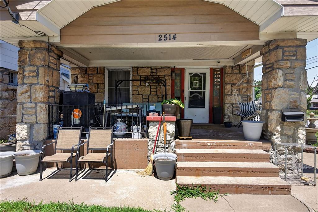 Photo 3 of 4140 PROSPECT Avenue