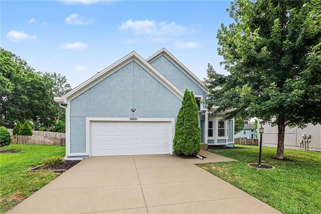 Photo 3 of 15231 Hemlock Street