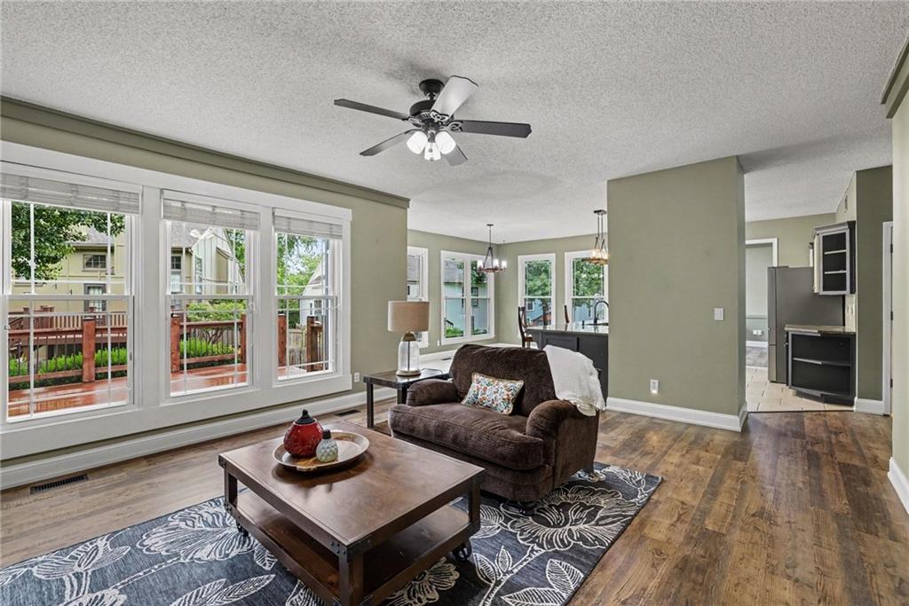 Photo 4 of 15231 Hemlock Street