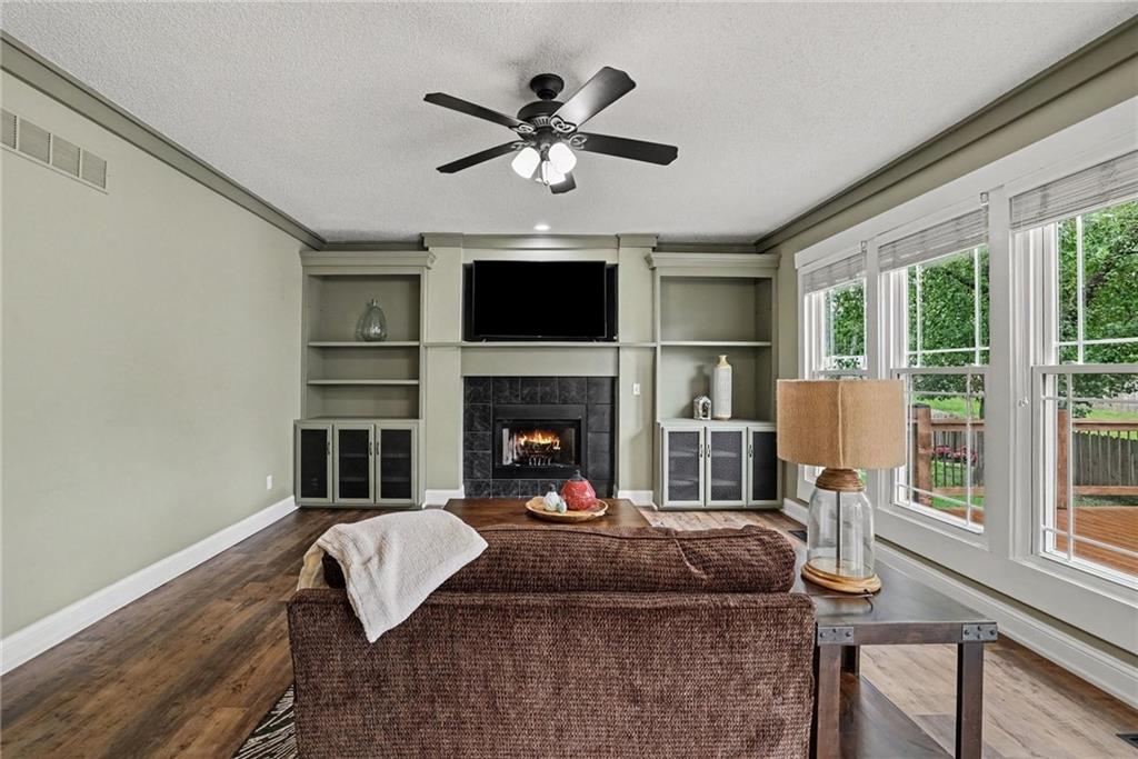 Photo 5 of 15231 Hemlock Street