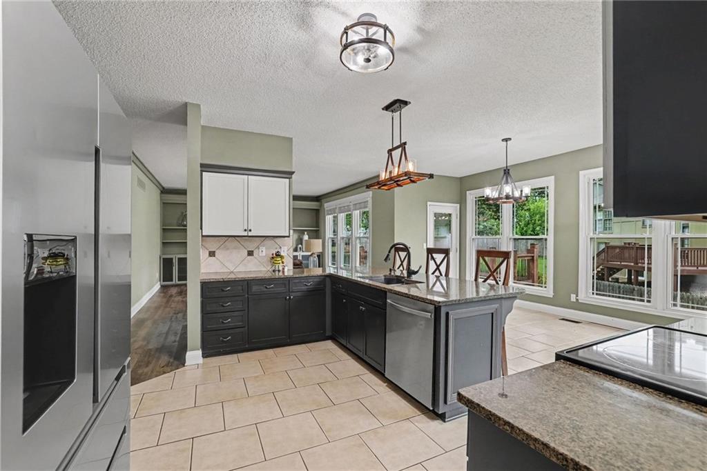 Photo 6 of 15231 Hemlock Street