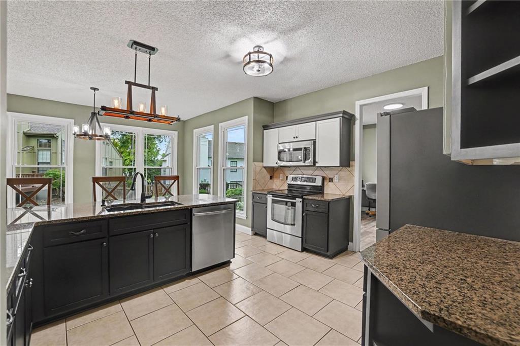 Photo 7 of 15231 Hemlock Street