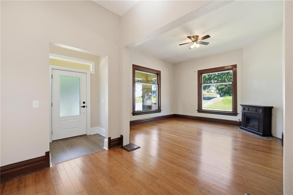 Photo 4 of 2420 Jules Street