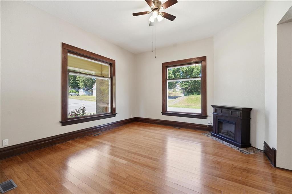 Photo 5 of 2420 Jules Street