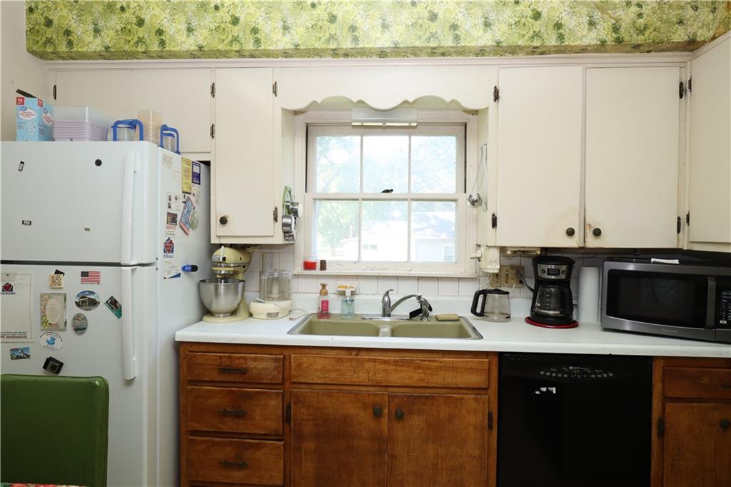 Photo 5 of 115 E 8th Street