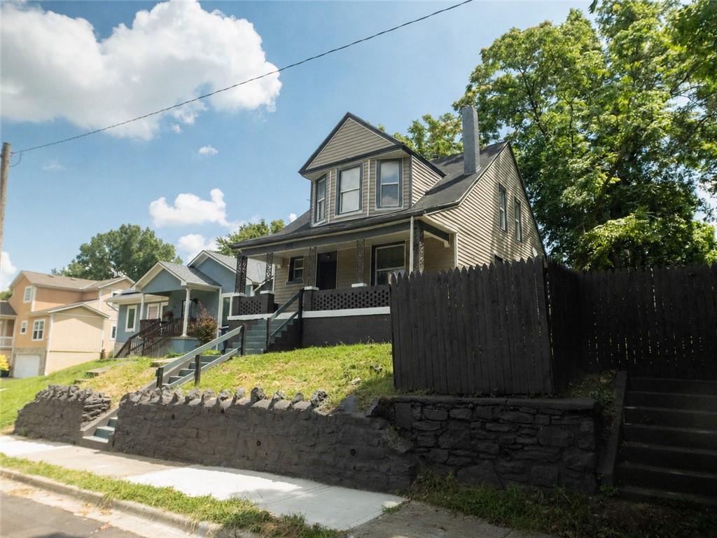 Photo 2 of 2011 MONTGALL Avenue
