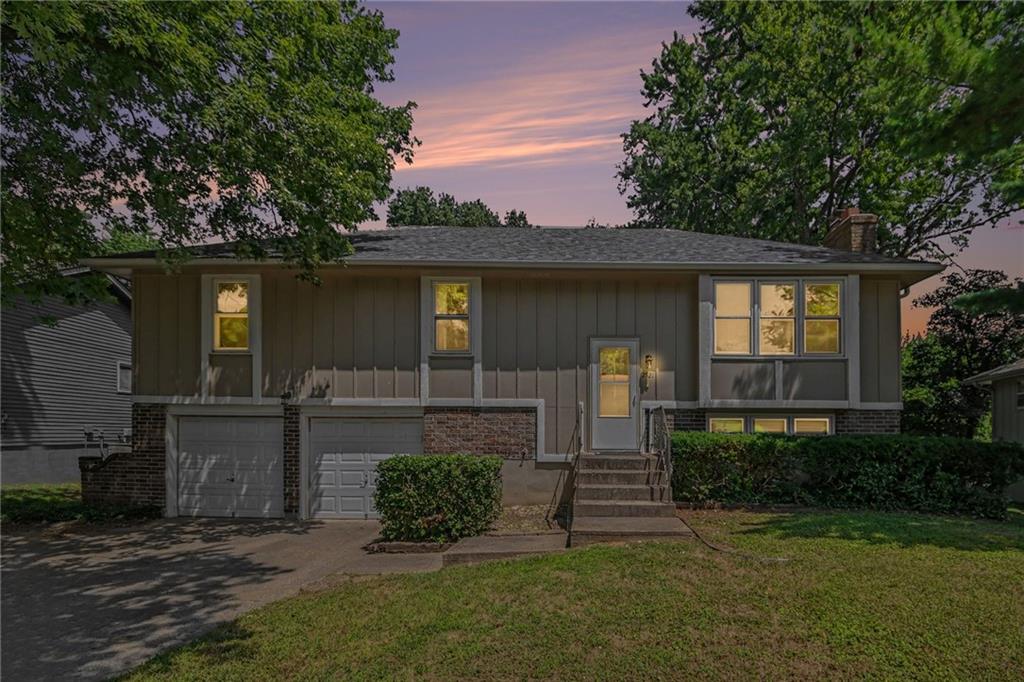 Photo 2 of 2521 S Whitney Avenue