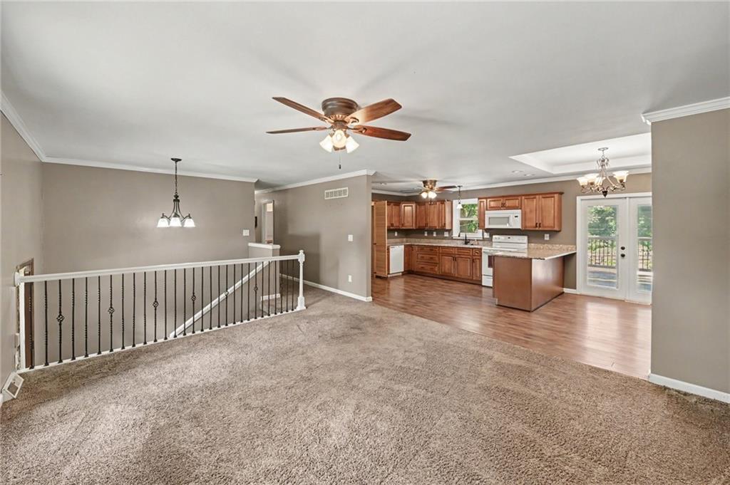 Photo 5 of 2521 S Whitney Avenue