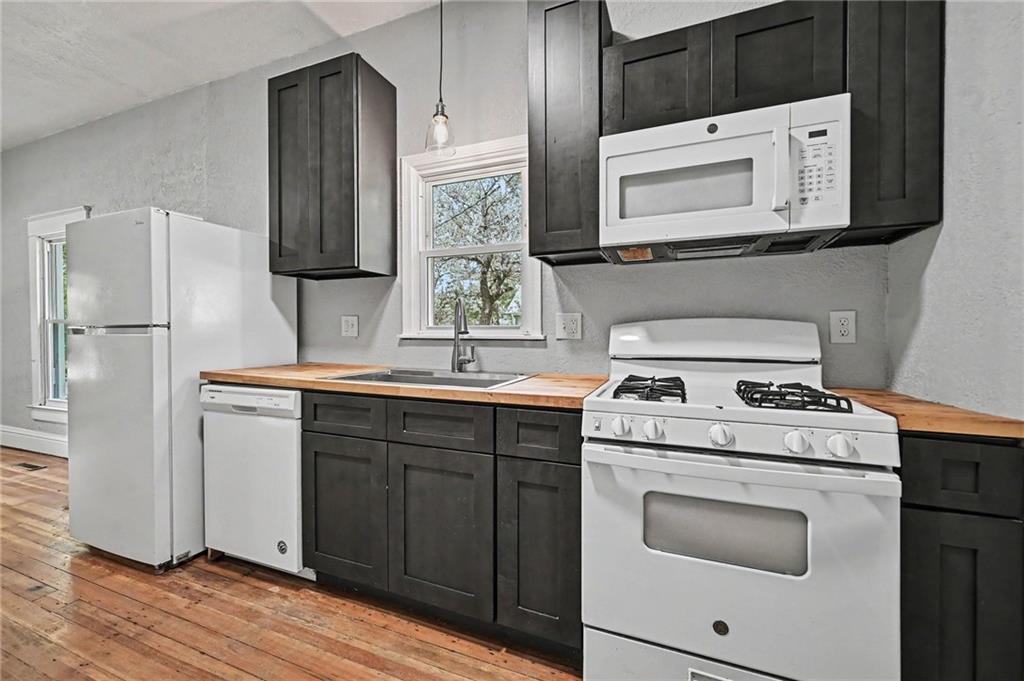 Photo 5 of 209 S Mulberry Street
