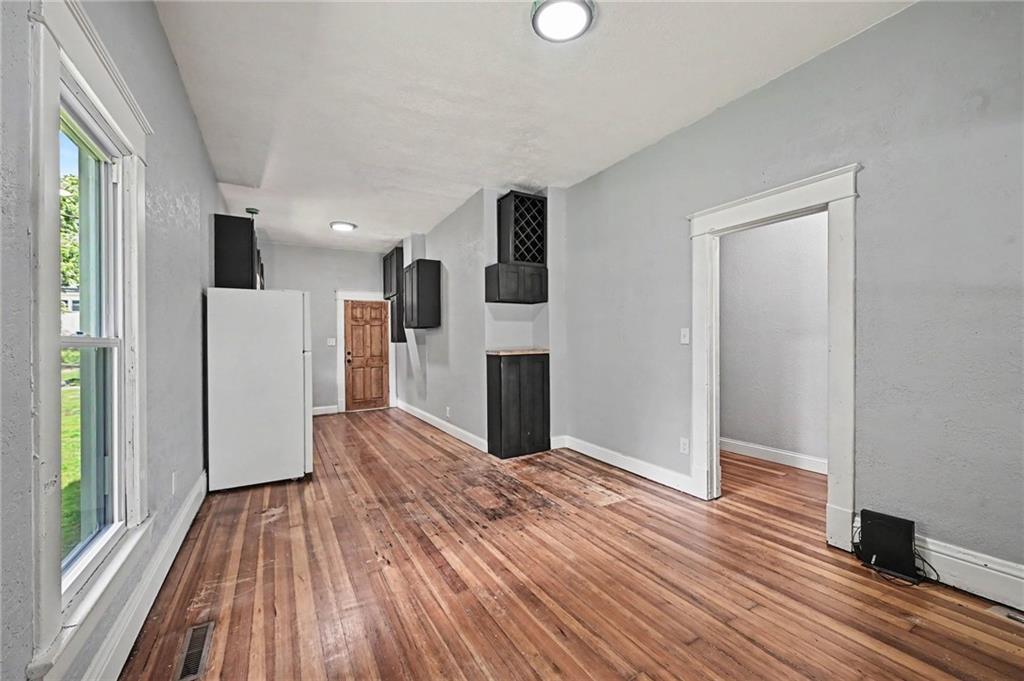 Photo 6 of 209 S Mulberry Street