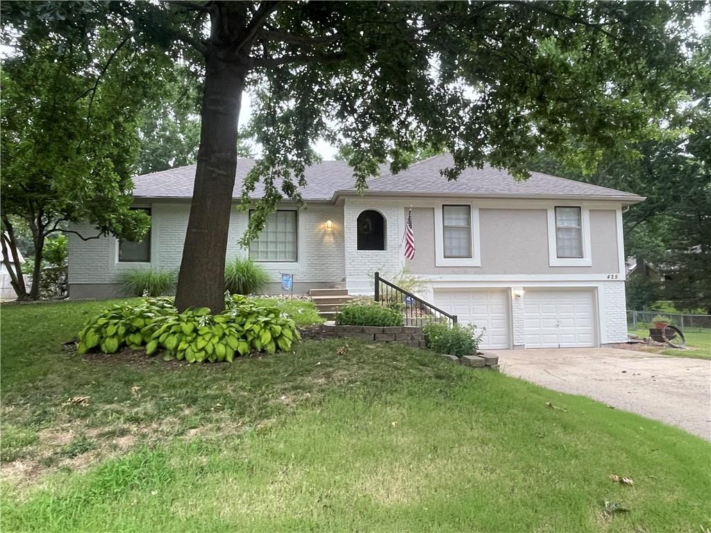Photo of 425 Sunview Circle in Blue Springs, MO