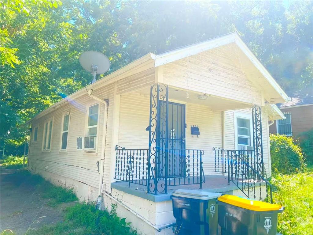 Photo of 3015 E 60TH Street