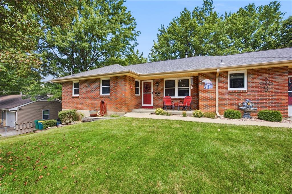 Photo 3 of 123 Grove Avenue