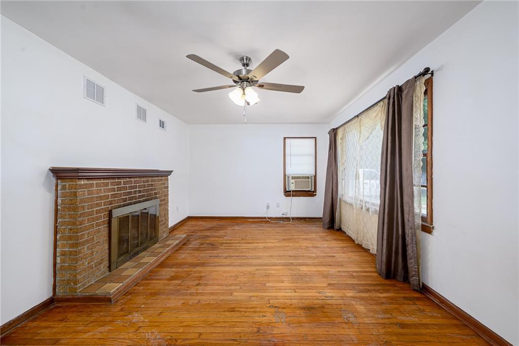 Photo 4 of 127 W 3rd Street