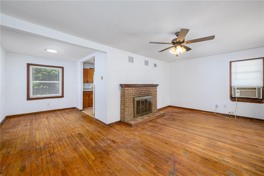 Photo 5 of 127 W 3rd Street