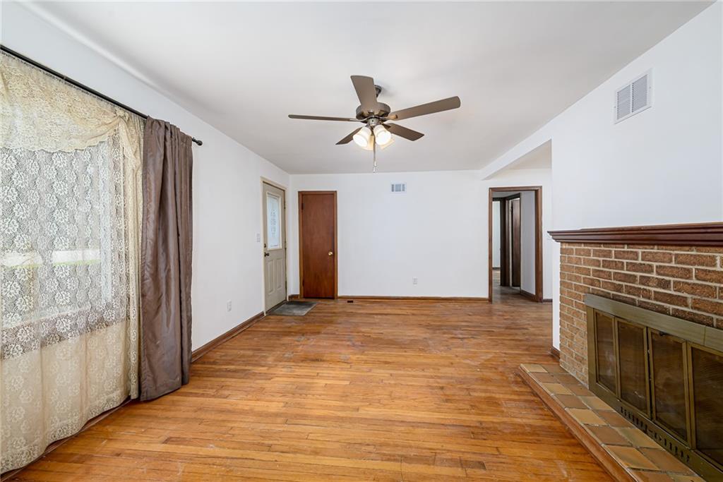 Photo 6 of 127 W 3rd Street