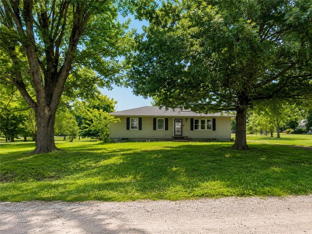Photo of 134 NE 1291st Road in Knob Noster, MO