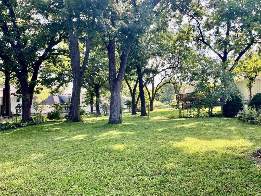 Photo 4 of 10004 Cody Street