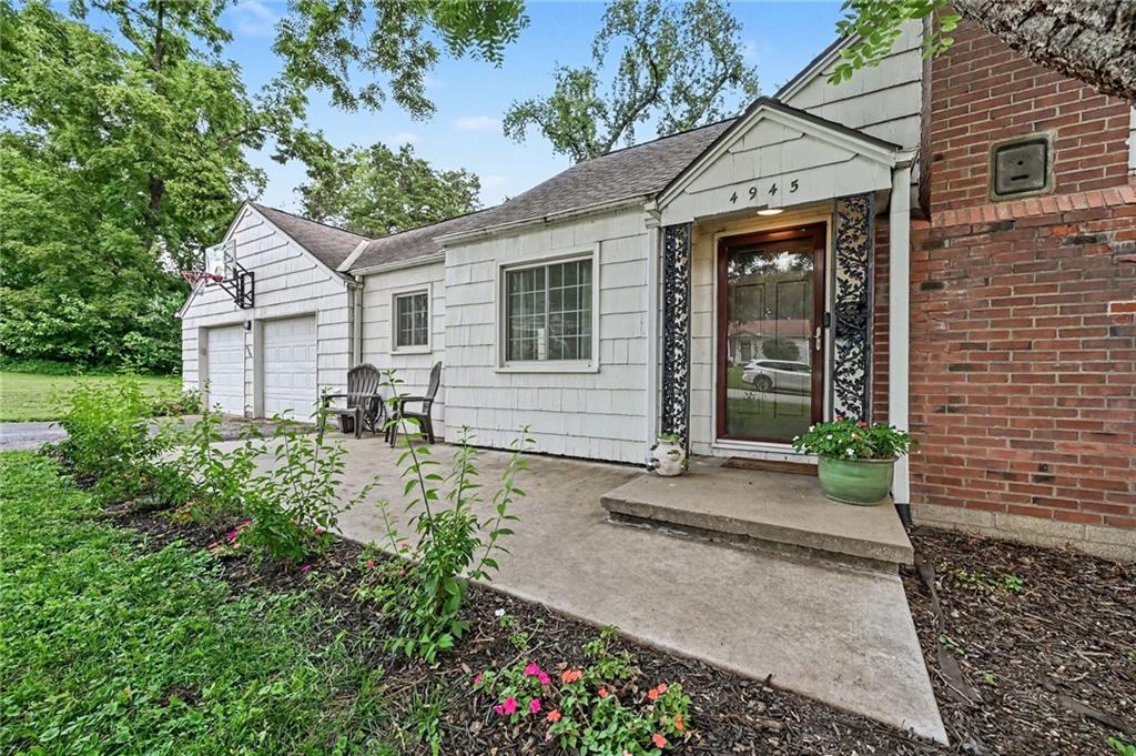 Photo 5 of 4945 N Lister Avenue
